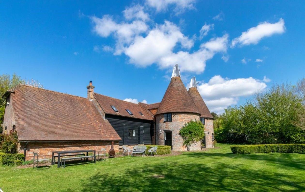 Court Lodge Oast Хийтфийлд Екстериор снимка